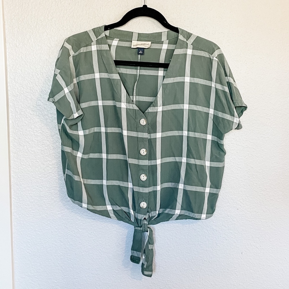 Universal Threads Plaid Crop Tie Shirt
